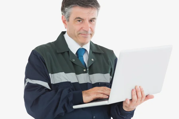 Repairman with laptop — Stock Photo, Image