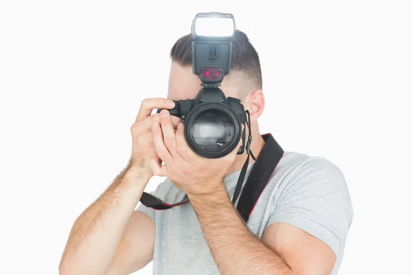 Fotógrafo masculino com câmera fotográfica — Fotografia de Stock