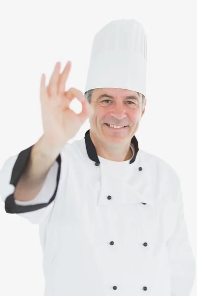 Boldog férfi szakács grsturing ok — Stock Fotó