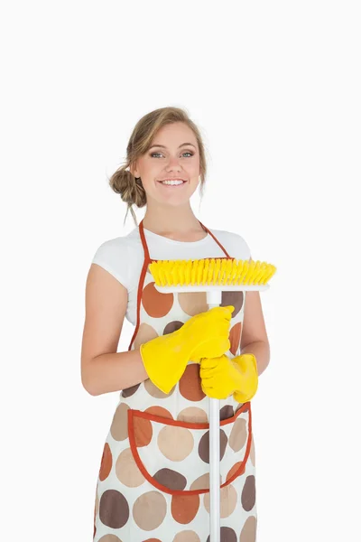 Portrait of smiling young woman with broom — Stock Photo, Image