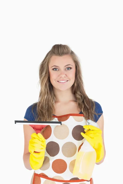 Jovem empregada doméstica com limpador e spray desinfetante — Fotografia de Stock