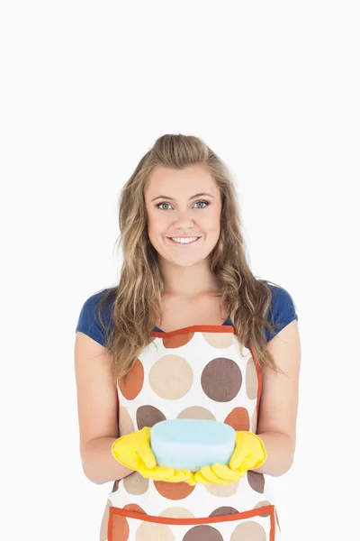 Portrait of smiling young maid holding sponge — Stock Photo, Image