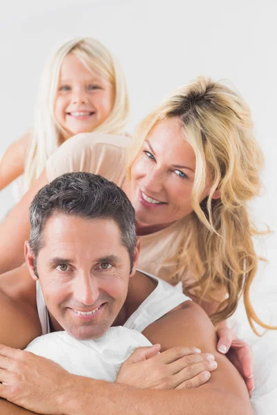 Familie samen poseren — Stockfoto