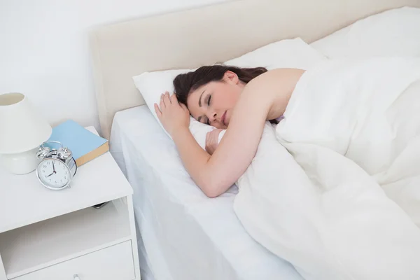 Frau im Bett — Stockfoto