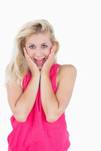 Retrato de mujer joven casual sorprendida feliz —  Fotos de Stock