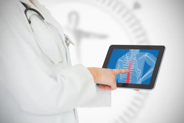 Doctor showing her tablet with red spin — Stock Photo, Image