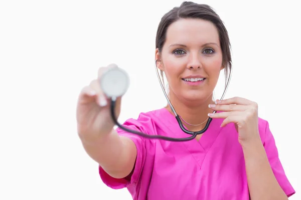 Portret van verpleegster stak stethoscoop — Stockfoto