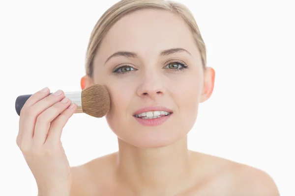 Close-up portrait of young woman putting on make-up — Stock Photo, Image