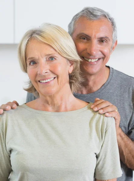 Retrato de um casal sorrindo — Fotografia de Stock