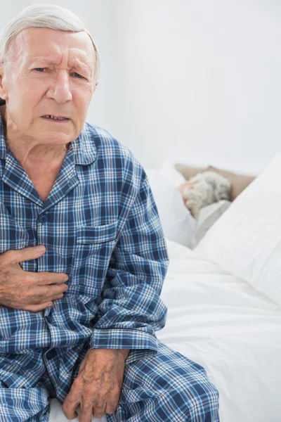 Alter Mann leidet unter Körperschmerzen — Stockfoto