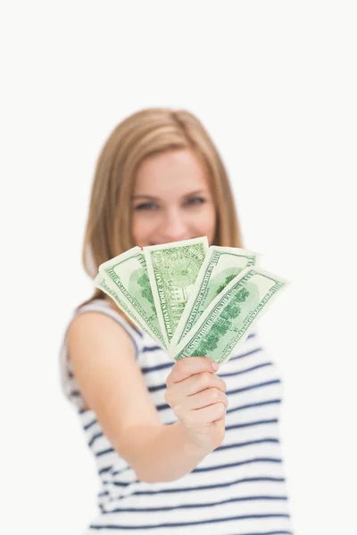 Retrato de una joven feliz sosteniendo un billete de dólar abanderado —  Fotos de Stock