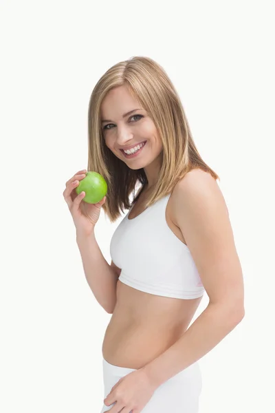Πορτρέτο της ευτυχισμένη νέα γυναίκα που κρατά το πράσινο μήλο — Φωτογραφία Αρχείου