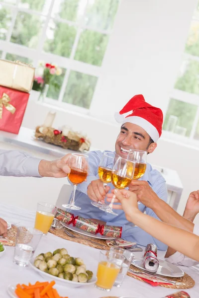 Brindisi in famiglia a Natale — Foto Stock