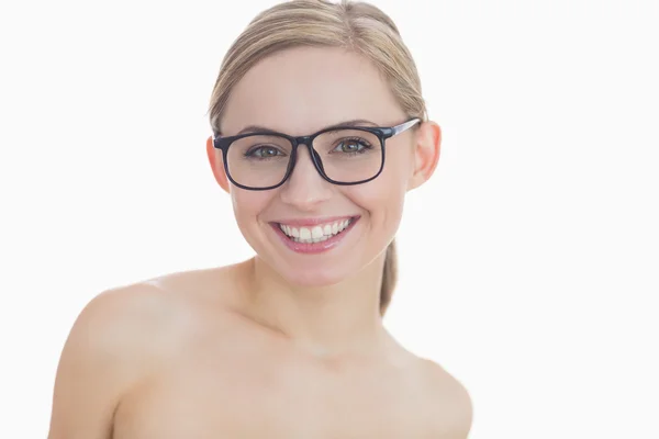 안경을 쓰고 행복 한 젊은 여자의 클로즈업 초상화 — 스톡 사진