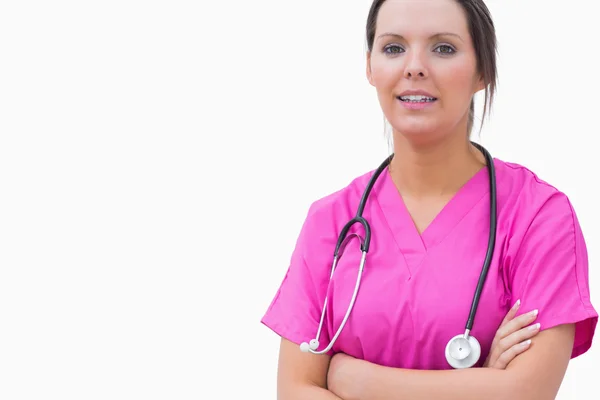 Portrait of smiling nurse standing with arms crossed — Stock Photo, Image