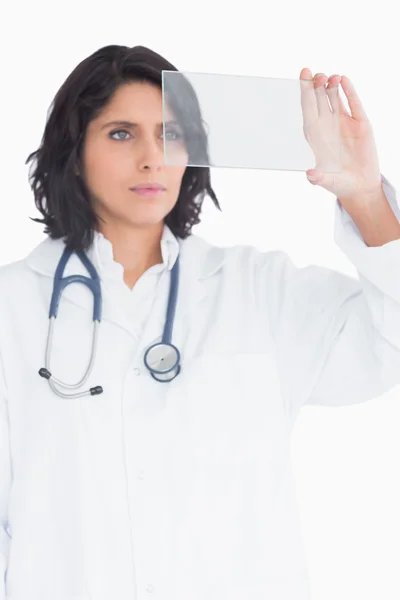 Doctor holding up virtual screen — Stock Photo, Image