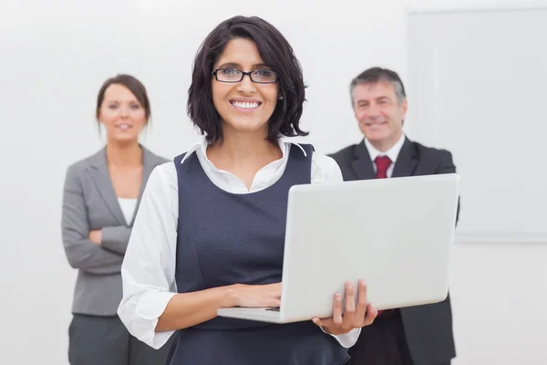 Businesswoman standing with laptop — Stock Photo, Image