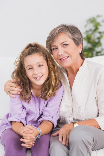 Portrait of a little girl and her grandmother — Stock Photo, Image