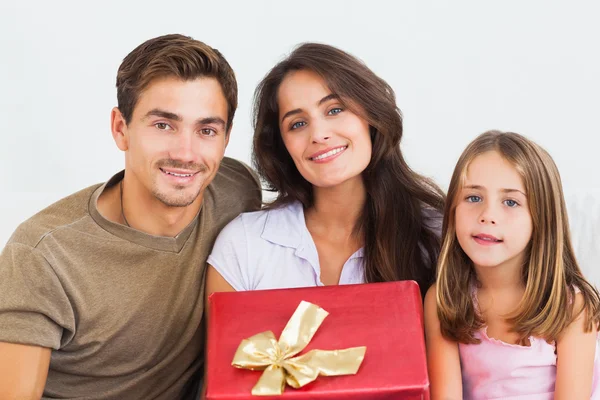 Father and his daughter offering a gift to her mother — Stock Photo, Image