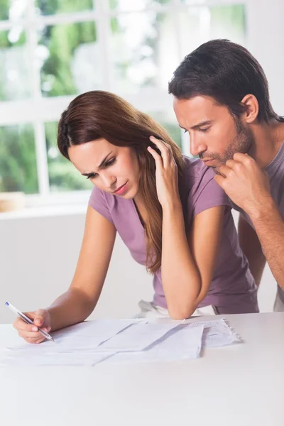 Couple doing their accounting — Stock Photo, Image