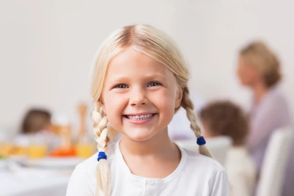 Sonriente niña — Foto de Stock