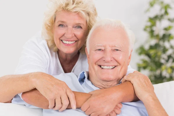 Happy old couple portrait hugging — Stock Photo, Image