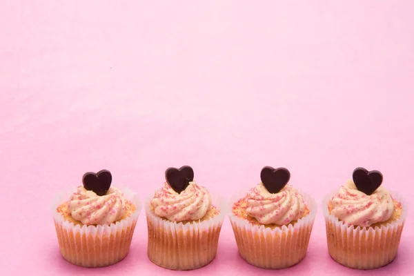 Vier Cupcakes zum Valentinstag — Stockfoto