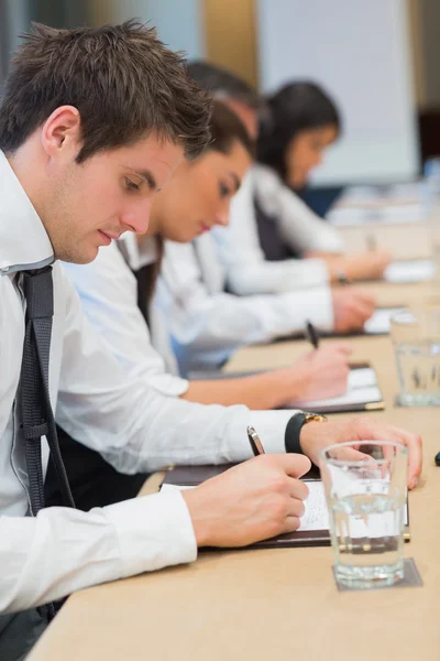 Empresario tomando notas — Foto de Stock