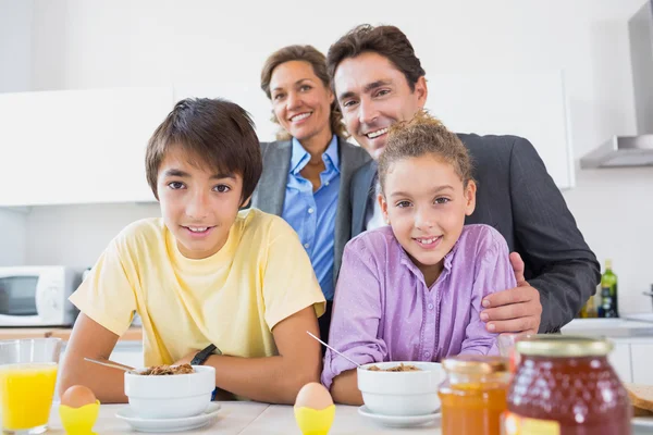 Niños bien vestido fotos de stock, imágenes Niños royalties | Depositphotos