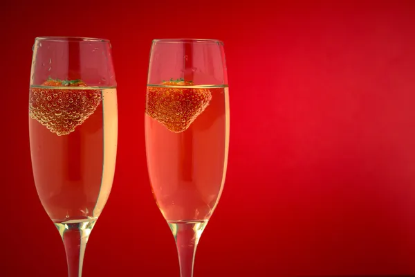 Two glasses of champagne with strawberries — Stock Photo, Image