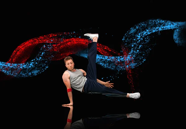 Break tanečník ukazuje svou hbitost a rovnováhu — Stock fotografie