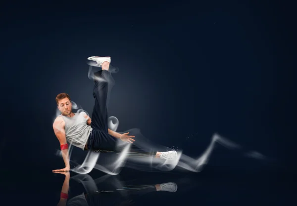 Break dancer showing his agility and balance — Stock Photo, Image