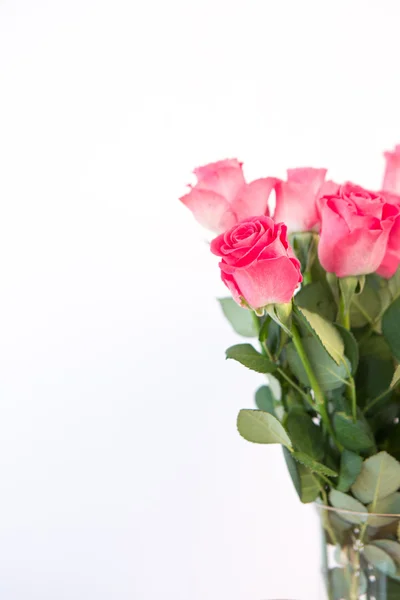 Buquê de rosas rosa em vaso — Fotografia de Stock