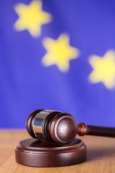 Oak gavel resting on soundblock — Stock Photo, Image