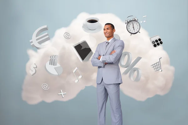 Homme d'affaires debout avec symbole de cloud computing — Photo