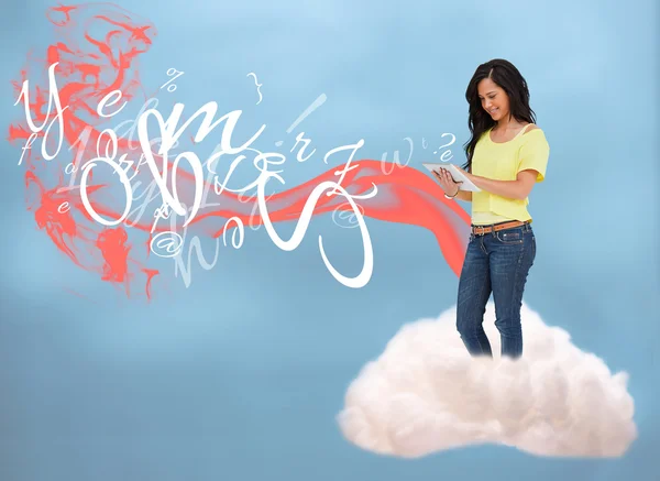 Dorywczo dziewczynka z chmura informatyka — Zdjęcie stockowe