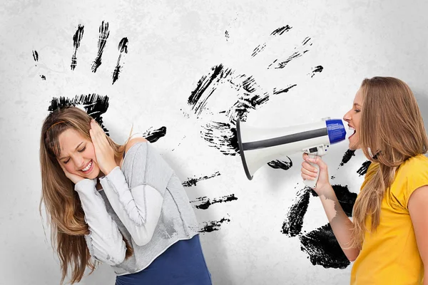 Girl shouting at friend through megaphone — Stock Photo, Image