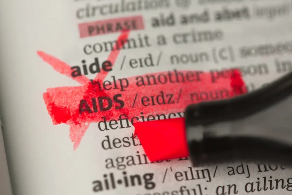 艾滋病定义标记，并且以红色突出显示 — 图库照片
