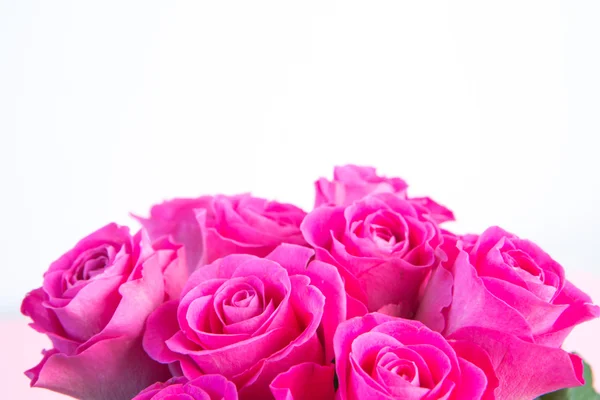Bukett med rosa rosor med kopia utrymme — Stockfoto