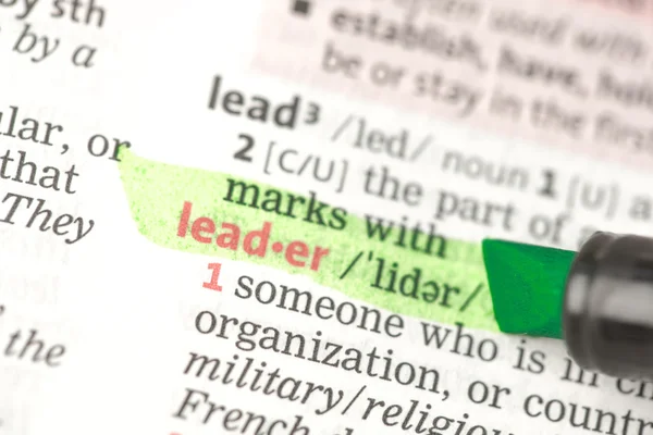Leader definition highlighted in green — Stockfoto