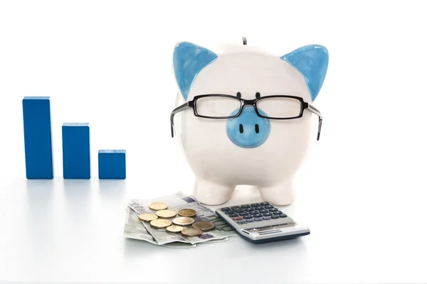 Piggy bank wearing glasses with calculator and cash and blue gra — Stock Photo, Image