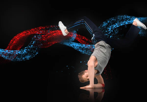 Break dancer showing his agility and balance — Stock Photo, Image