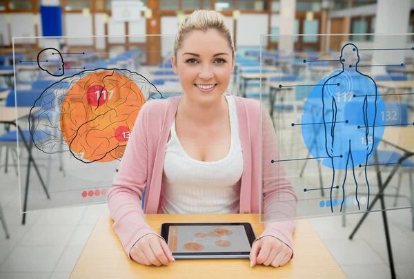 Vista frontal de um estudante com um tablet olhando para int futuristas — Fotografia de Stock