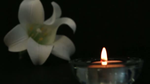 Svíčka osvětlení pro vzpomínku — Stock video