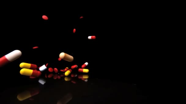 Pilules tombant et roulant vers la caméra — Video