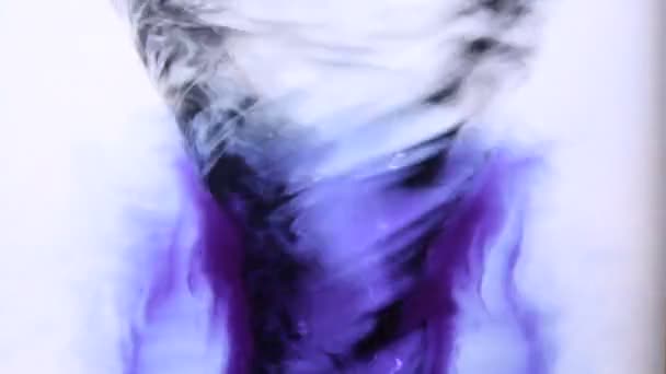 Blauwe inkt zwenken in water whirlpool — Stockvideo