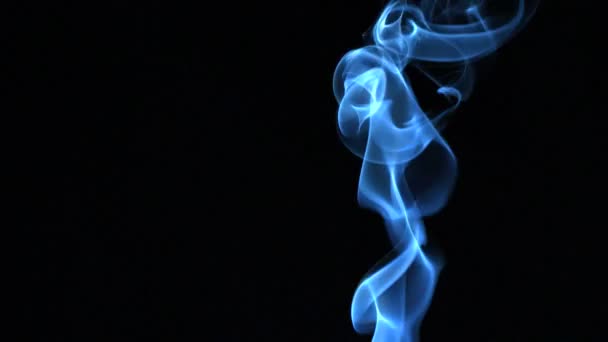 Aumento de humo azul — Vídeo de stock
