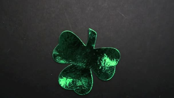 Shamrock revolving — Stock Video