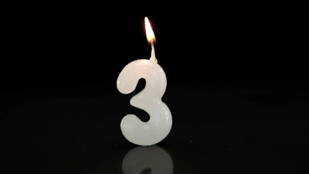 Kerze zum dritten Geburtstag — Stockvideo