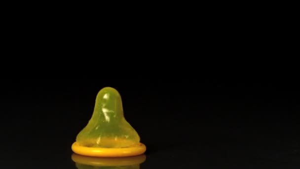 Yellow condom dropping down — Stock Video